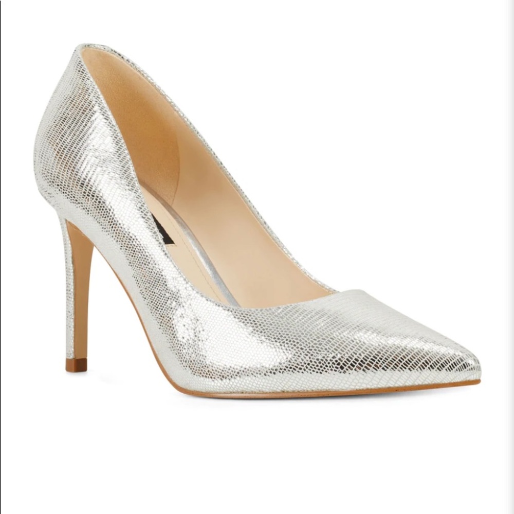 Stunning Nine West Ezra Pointy toe Silver pumps  New with box size 7M